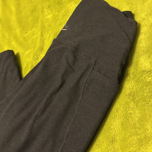 BEYOND YOGA Everyday Space Dye High Waist Pocket Leggings Sz Large SNAGGED - Picture 7 of 7